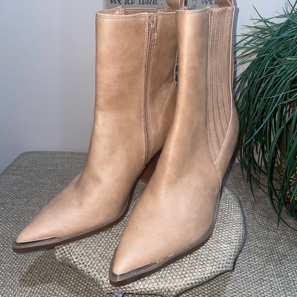 Dolce Vita Women’s Camel Pointed Toe Ankle Boots size 7